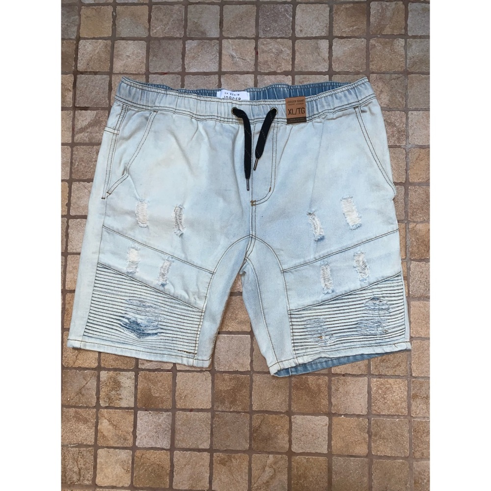 Men’s distressed denim shorts